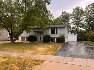 634 S Colonial Pkwy, Saukville, WI 53080