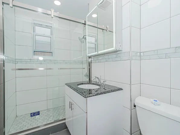 582 Bay Ridge Avenue image 24 of 41