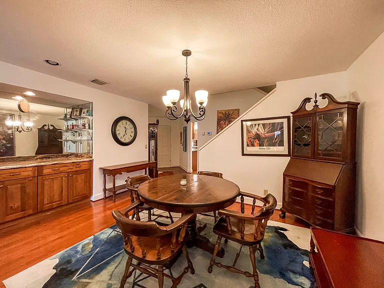 56 Edinburgh Dr — Photo 6