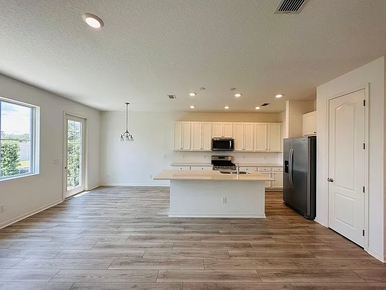 785 Benoi Dr — Photo 7