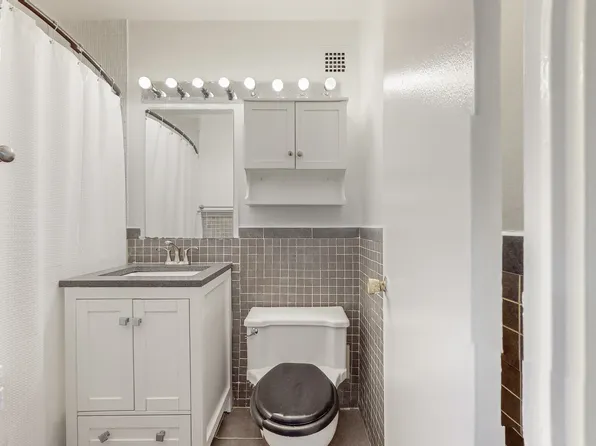 61-20 Grand Central Parkway image 6 of 18