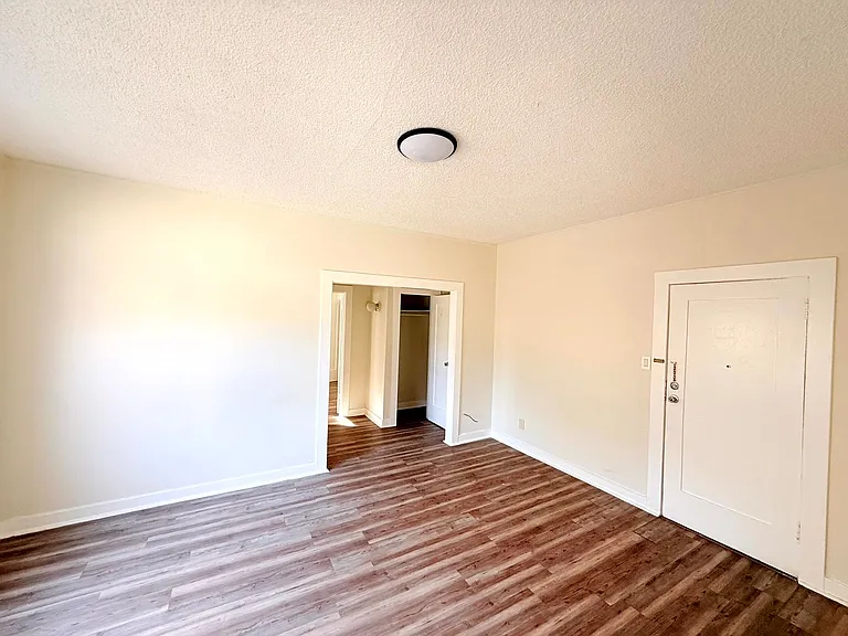 1614 N. Kenmore Avenue — Photo 16