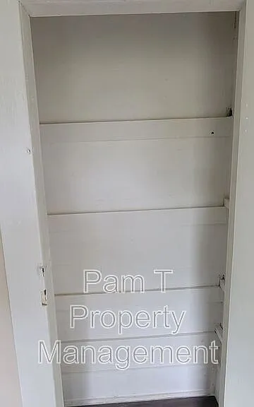 16 Helmken St — Photo 3