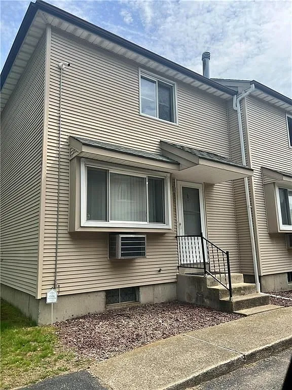 2 bed, 1.0 bath, 1008 sqft, $2,000 — Photo 1