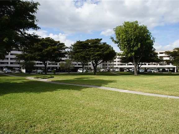 3rd image of 7430 Lake Breeze Dr APT 408