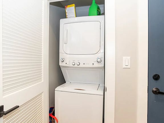 2nd image of 448 W Barry Ave #202