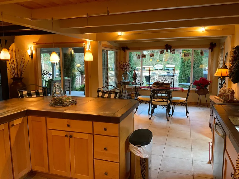 Second dining area with waterfront view.