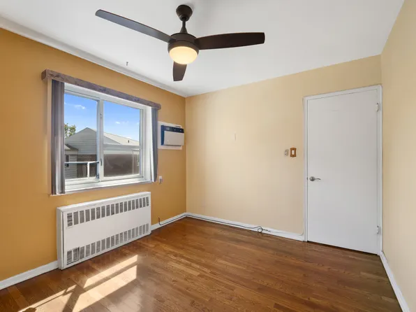 227-16 Hillside Avenue image 8 of 23