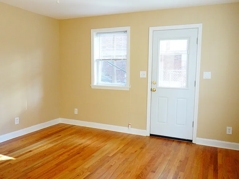 8520 Greenwood Ave — Photo 28