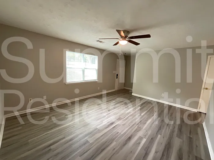 Building Photo - 5950 Stonewall Dr #2