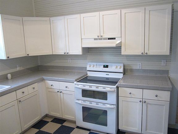 3rd image of 1909 E Columbus Dr