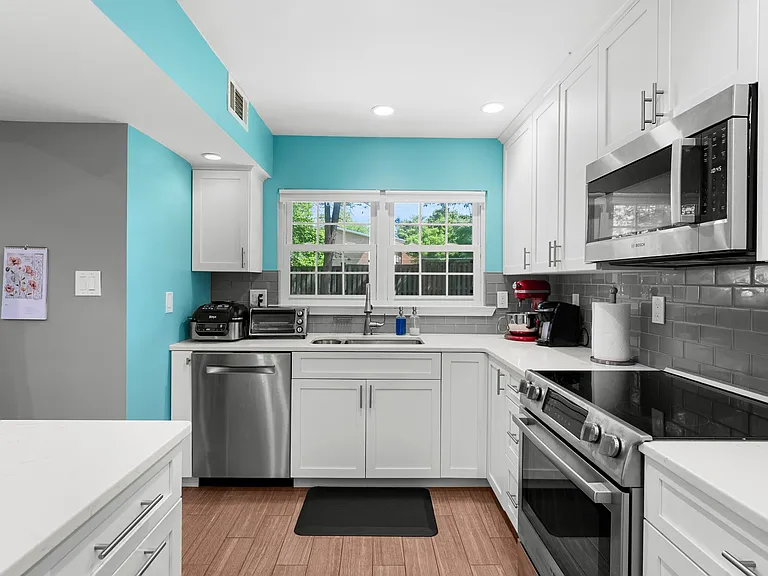 7760 New Providence Dr #2 — Photo 3