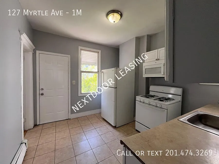 Building Photo - 127 Myrtle Ave #1M