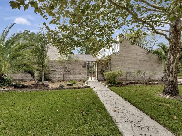 3811 Glenmeade Dr, Houston, TX 77059