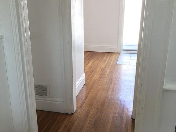 5th image of 1096 S Elmwood Ave