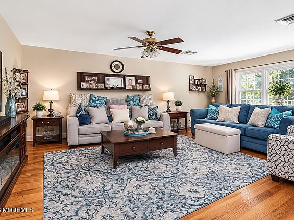 5th image of 457A Portsmouth Drive
