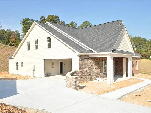 3rd image of 305 Sweetbriar Cir
