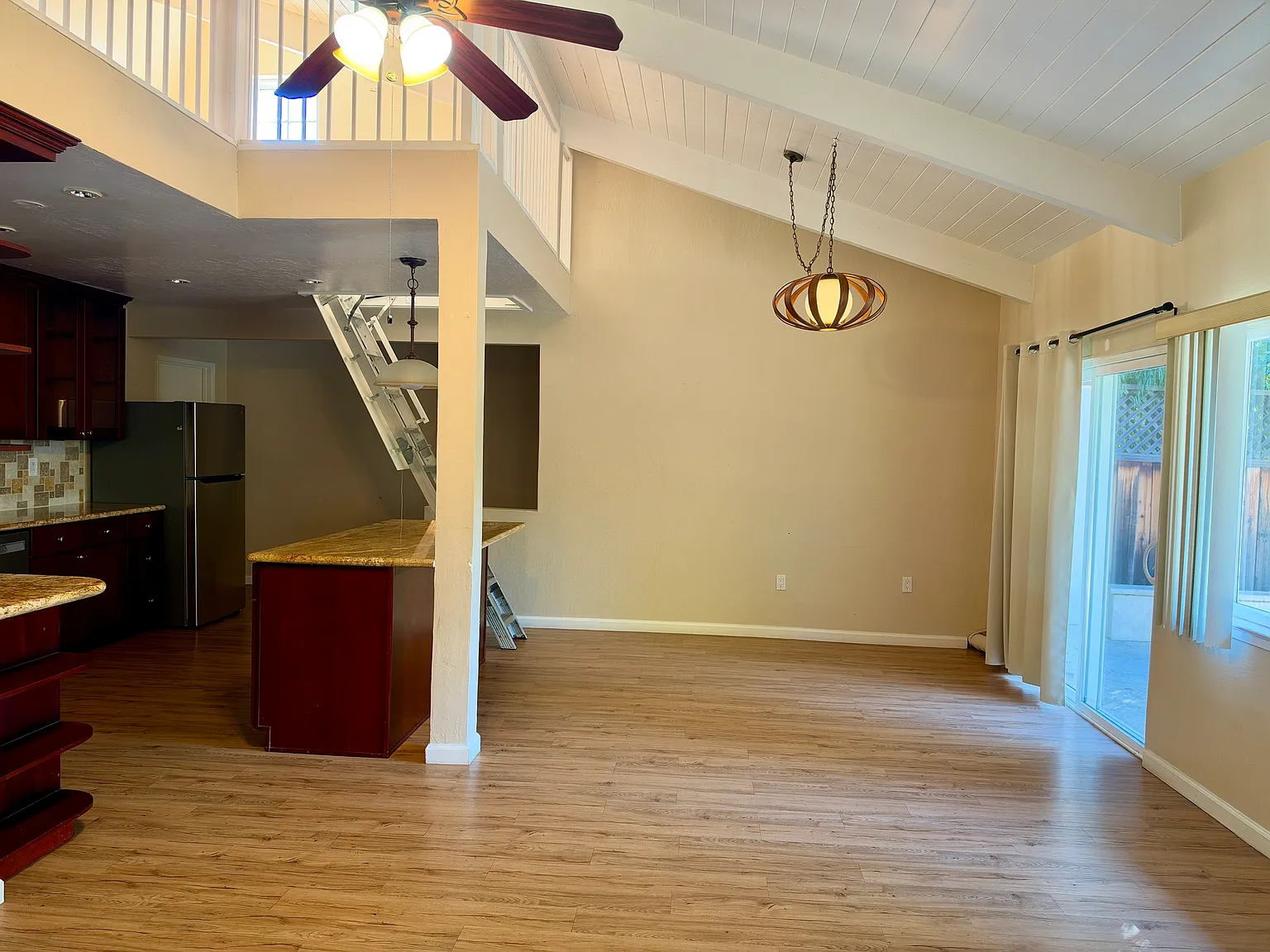 3 bed, 1430 sqft, $5,748 — Photo 3