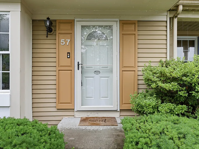 57 Shrewsbury Ct — Photo 3