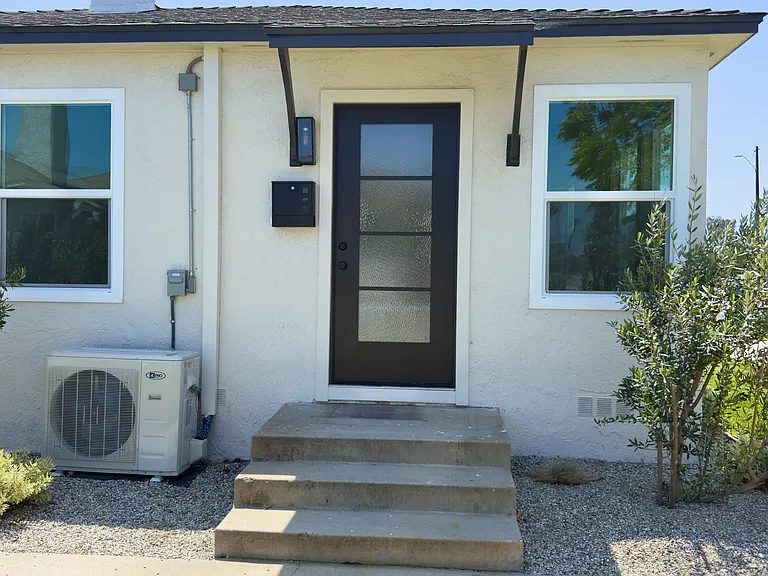 2510 Termino Ave #A — Photo 5