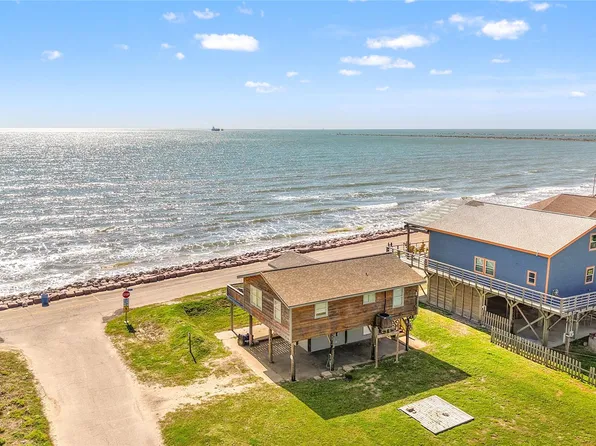 902 Beach Dr, Surfside Beach, TX 77541