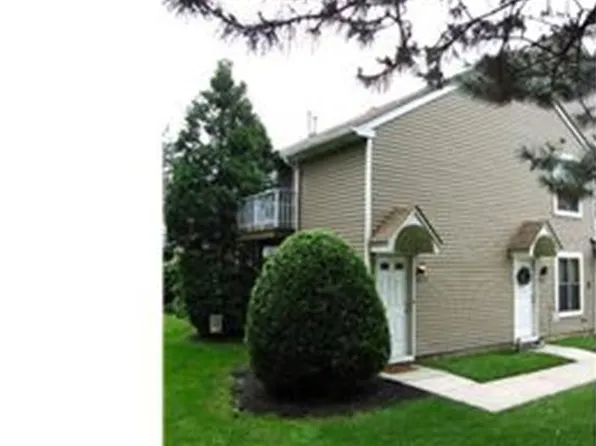 206-B Derry Hill Ct, Mount Laurel, NJ 08054