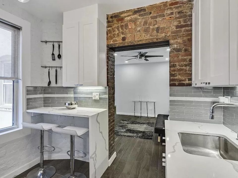 1st image of 125 E 4th St APT 16