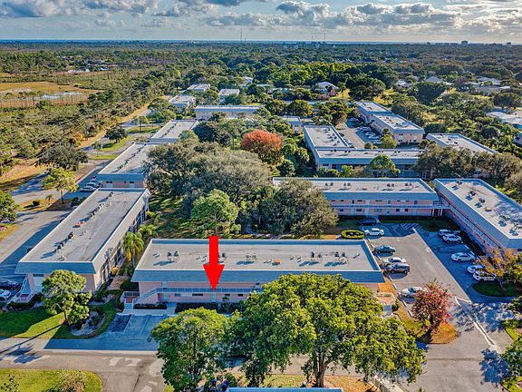 4th image of 18081 SE Country Club Drive #18-172