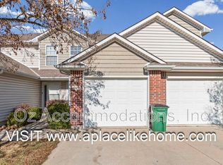 803 SW Imperial Ln, Lees Summit, MO 64064