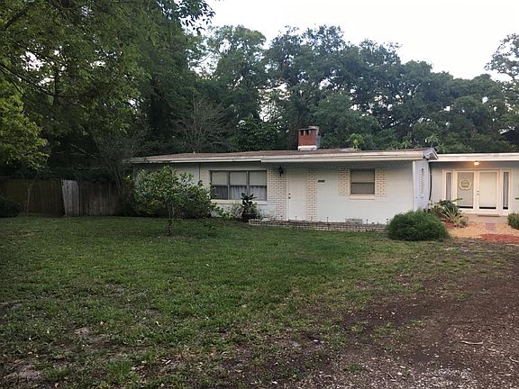 front of the house, door on the left is to this unit, the double doors on the right are the neighbor