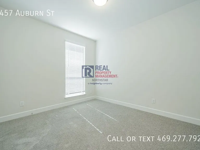 2457 Auburn St — Photo 25