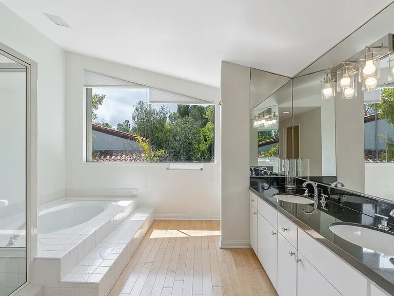23454 Park Hermosa — Photo 8