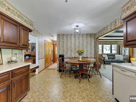 4th image of 123 Chapel Rd