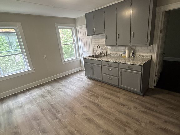 4th image of 394 Metacom Ave #6