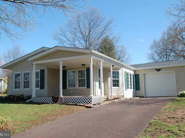 15 Chatham Ct, Souderton, PA 18964