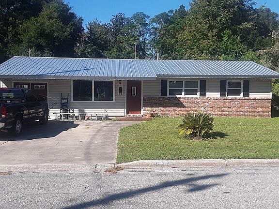 4th image of 632 SE Church Ave