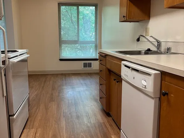 Legend House, 9700 Roosevelt Way NE #101, Seattle, WA 98115