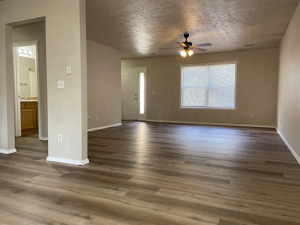 1013 Deer Trail Ln