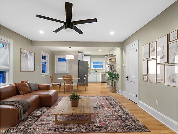 2nd image of 1431 Scenic St