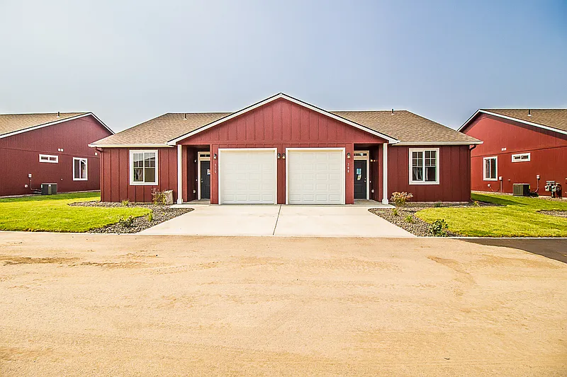 3 bed, 2.0 bath, 1210 sqft, $1,795 — Photo 1