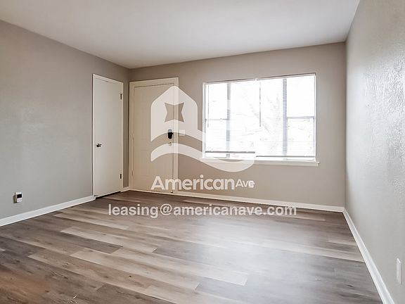 1583642_004_wm_-_living_room_13468476.jpg