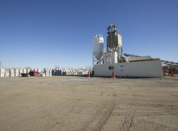 Ready mix batch plant withdust collectr