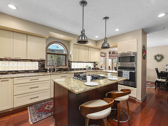 5th image of 8201 Valleyview Trl