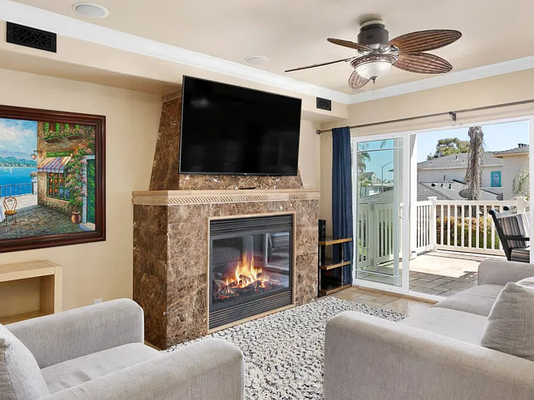 726-728 Coronado Ct — Photo 9