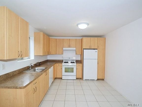 2nd image of 411 W Market St