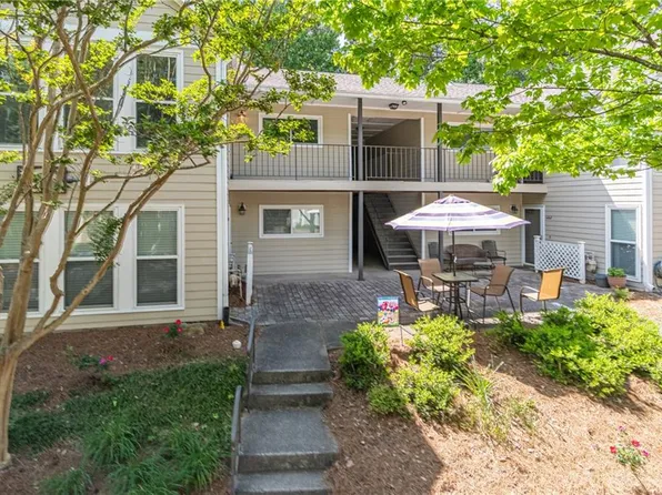 1103 Lake Pointe Cir, Roswell, GA 30075