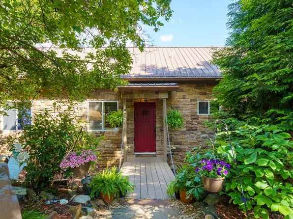 325 Weoka Ct, Ellijay, GA 30540