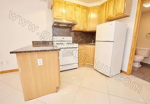 5th image of 328 Broome St #3B1