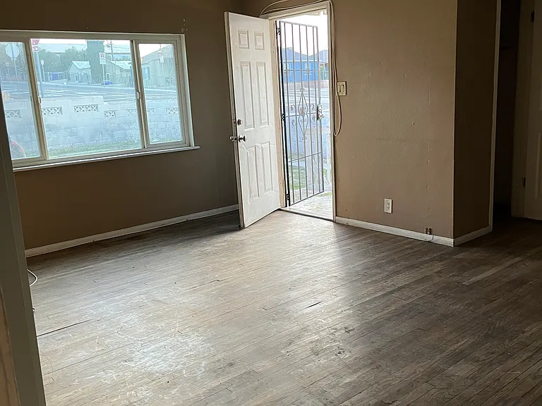 1041 Flora Ave — Photo 13