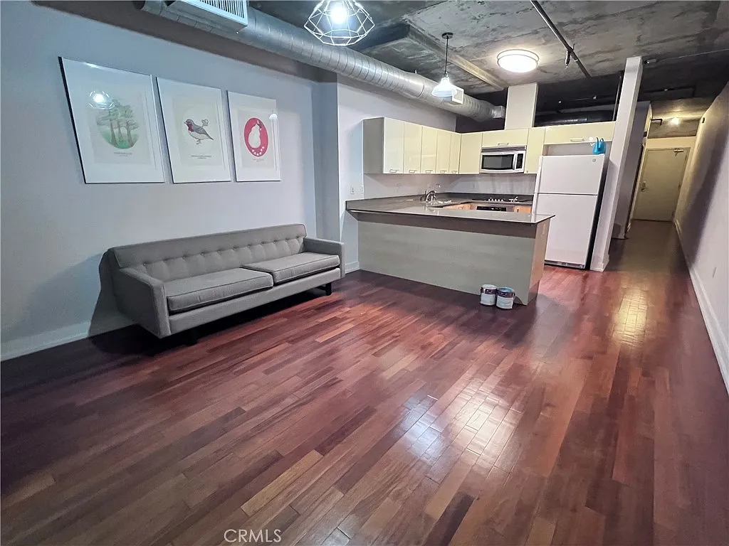 1 bed, 670 sqft, $2,380 — Photo 4